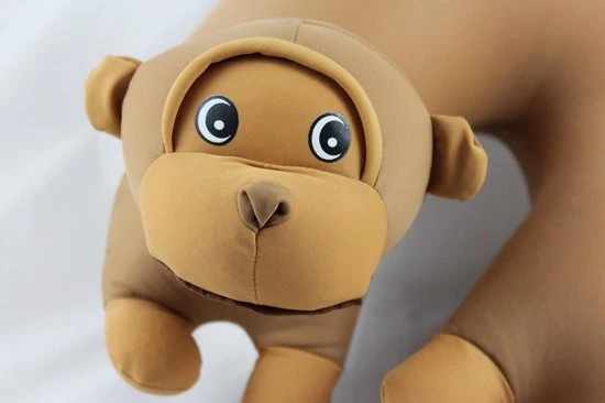 Cuddlebug Nekkussen Aap - Bruin 5 Cuddlebug Nekkussen Aap - Bruin - Afbeelding 3