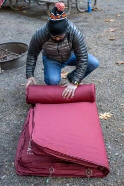 Exped Megamat Max Duo LW+ Burgundy -Beste Kampeer Winkel exped megamat max duo lw burgundy oprollen