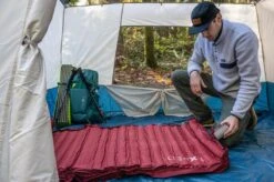 Exped Megamat Max LXW Burgundy -Beste Kampeer Winkel exped megamat max lxw burgundy oprollen